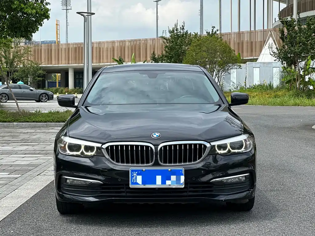 BMW 5 Series 2017 — фото 2
