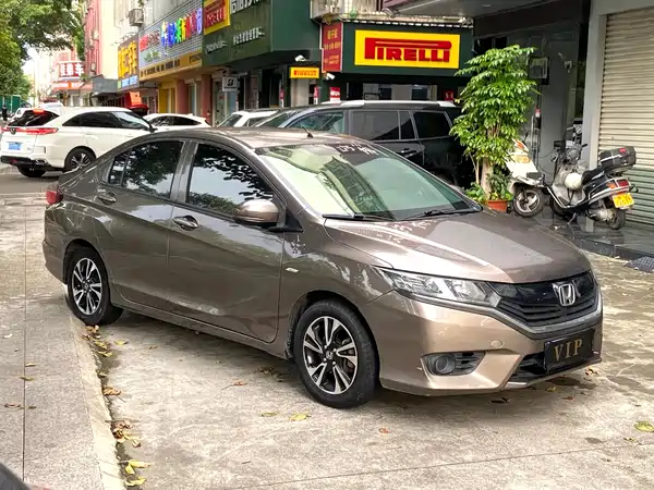 Honda Greiz 2016