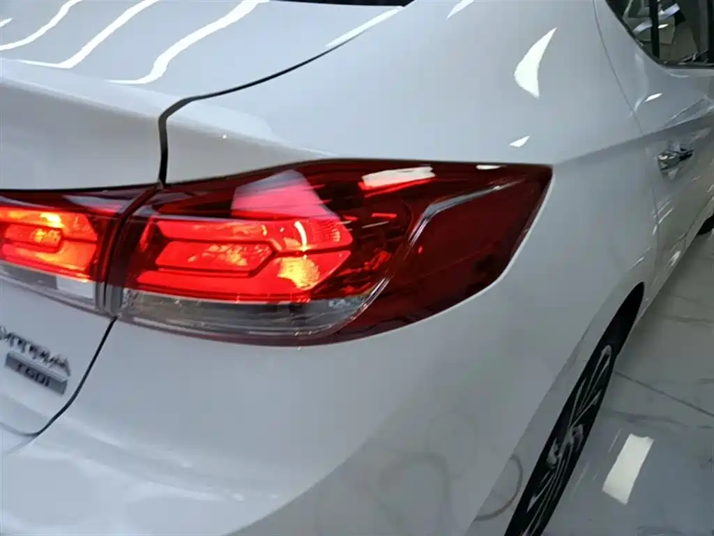 Hyundai Elantra 2019 — фото 8