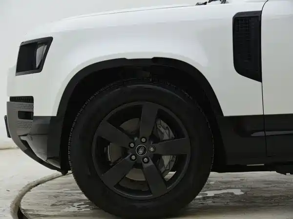 Land Rover Defender 2021