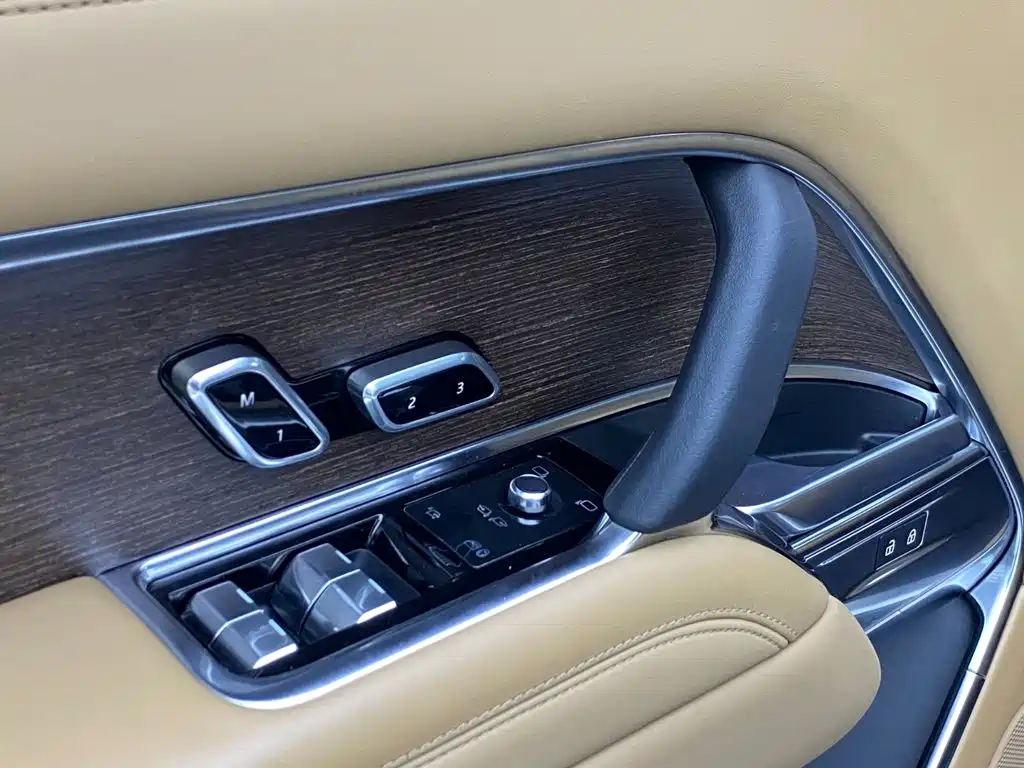 Land Rover Range Rover 2023 — фото 23