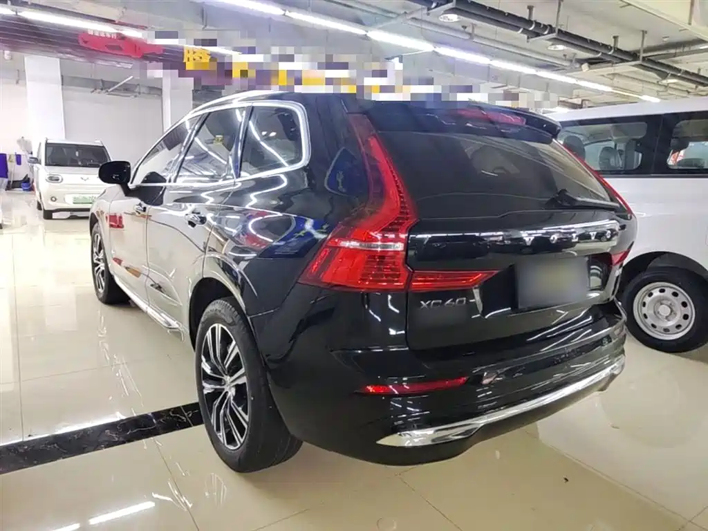 Volvo XC60 2022 — фото 5