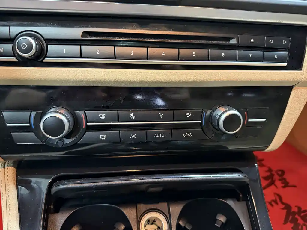 BMW 5 Series 2015 — фото 19