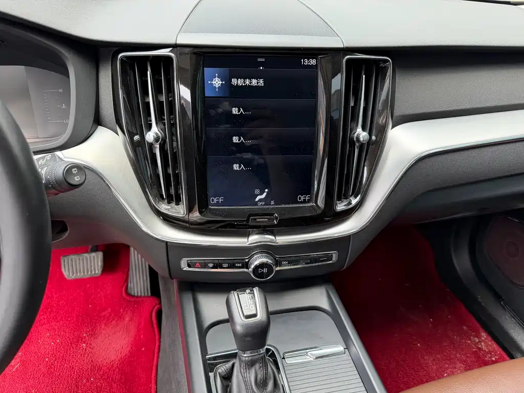 Volvo XC60 2019 — фото 9