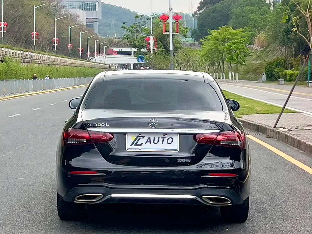 Mercedes-Benz E-Class 2022 — фото 6
