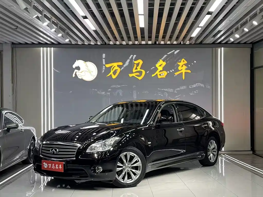 Infiniti Q70 2013