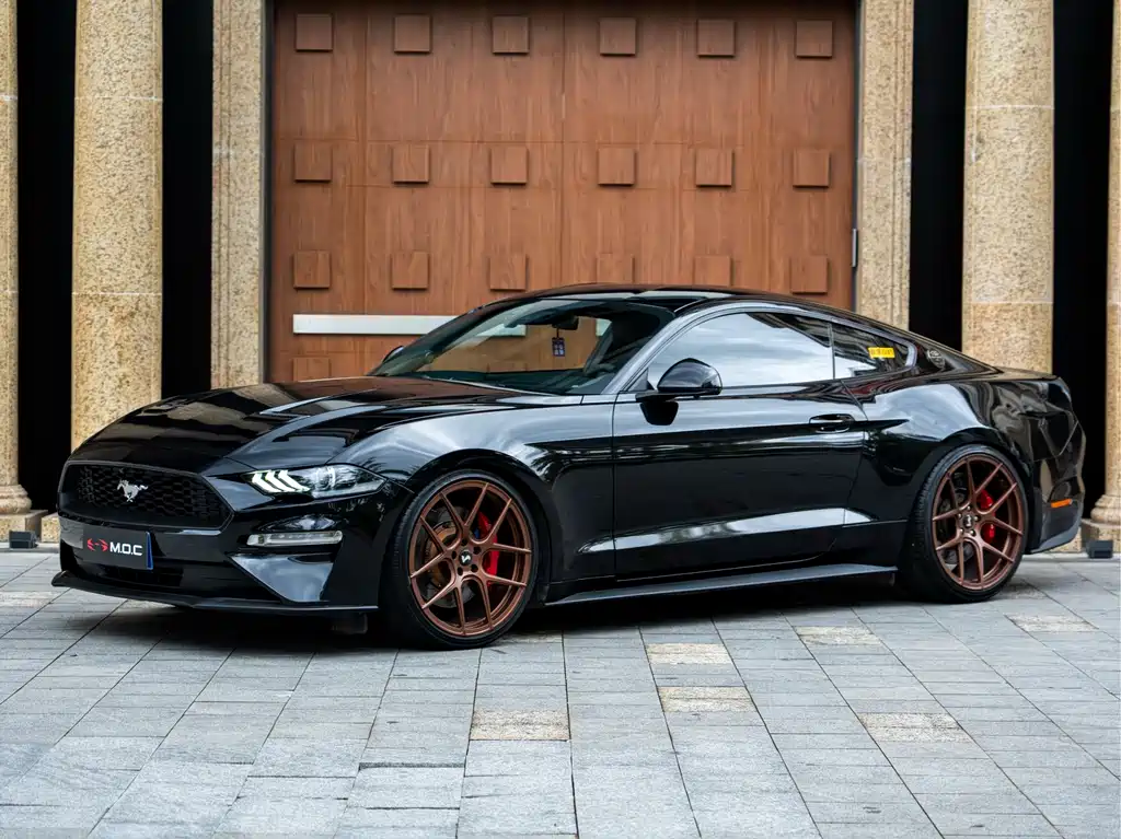 Ford Mustang 2018 — фото 1