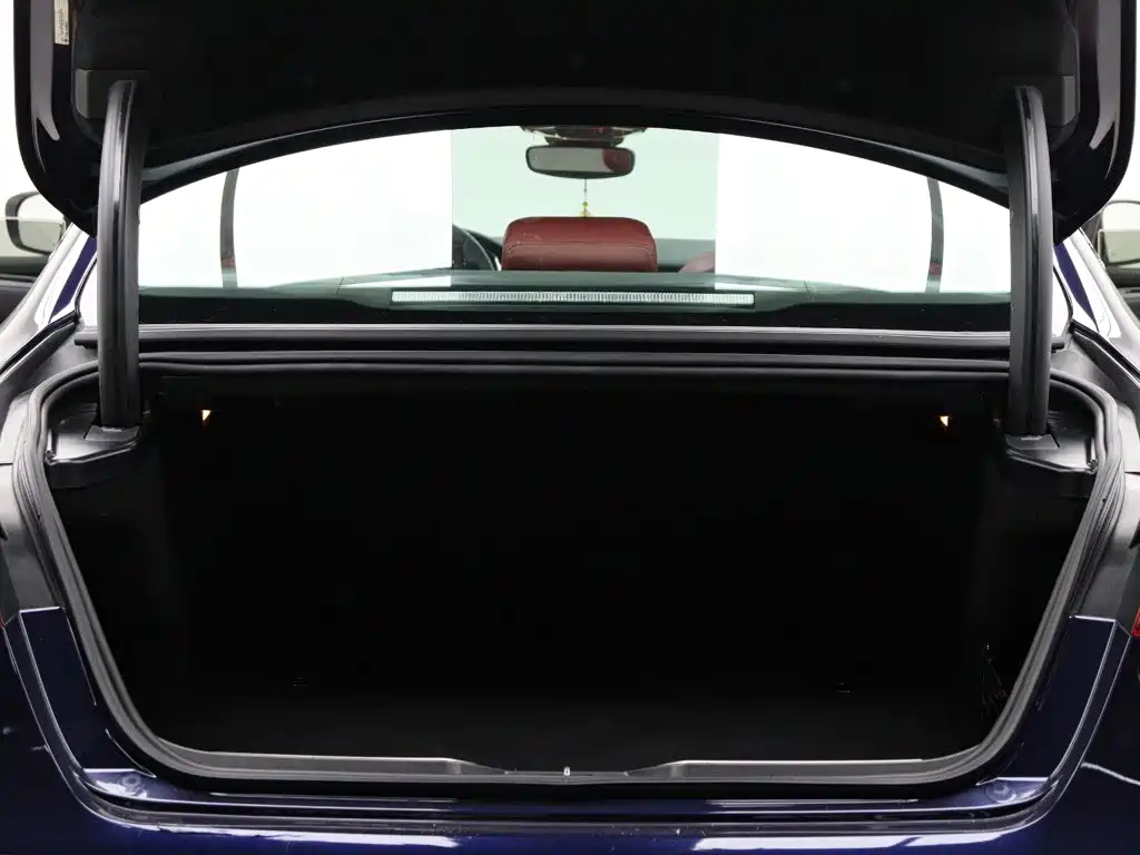 Maserati Quattroporte 2017 — фото 11