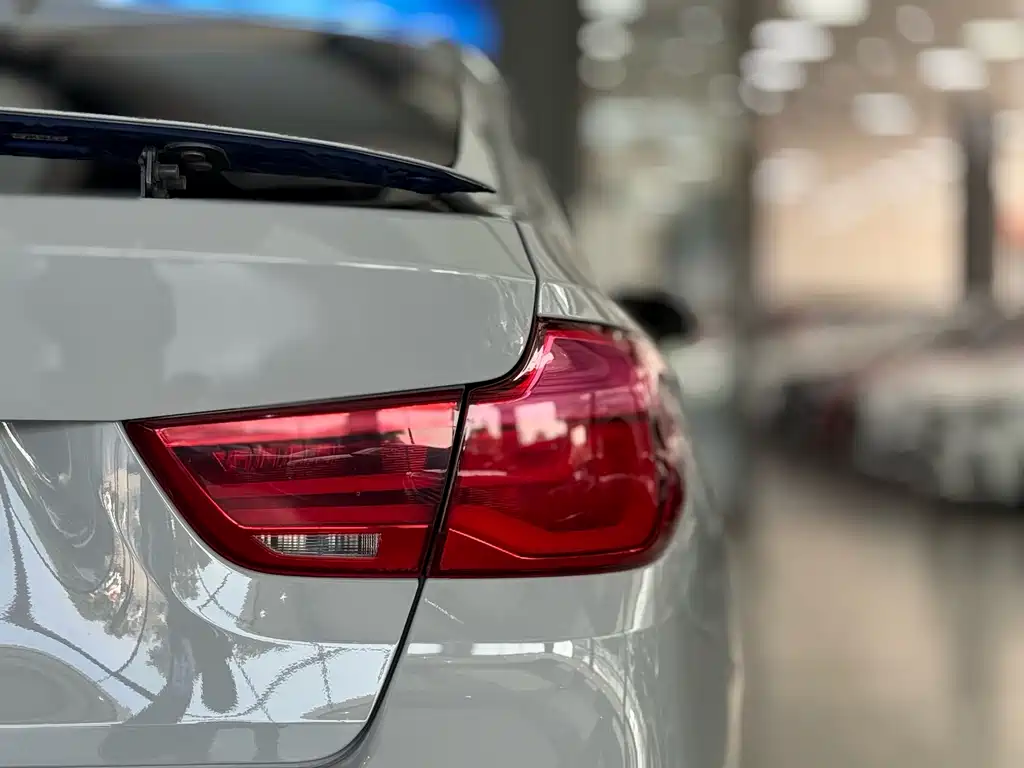 BMW 3 Series GT 2018 — фото 16