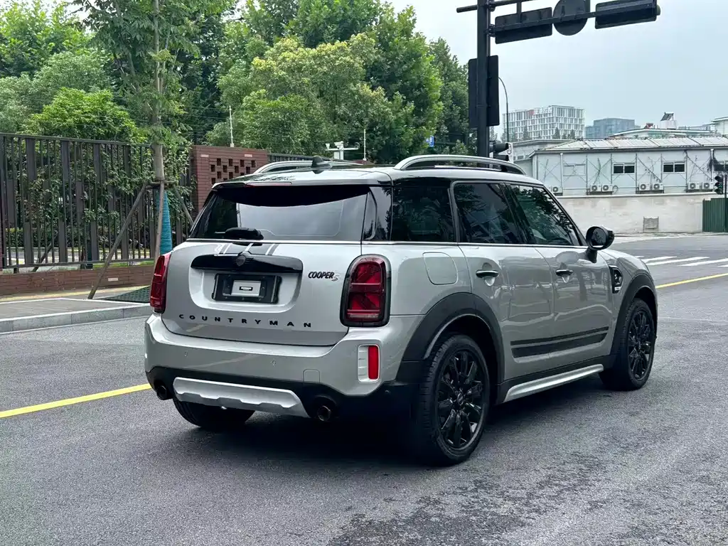 MINI MINI 2023