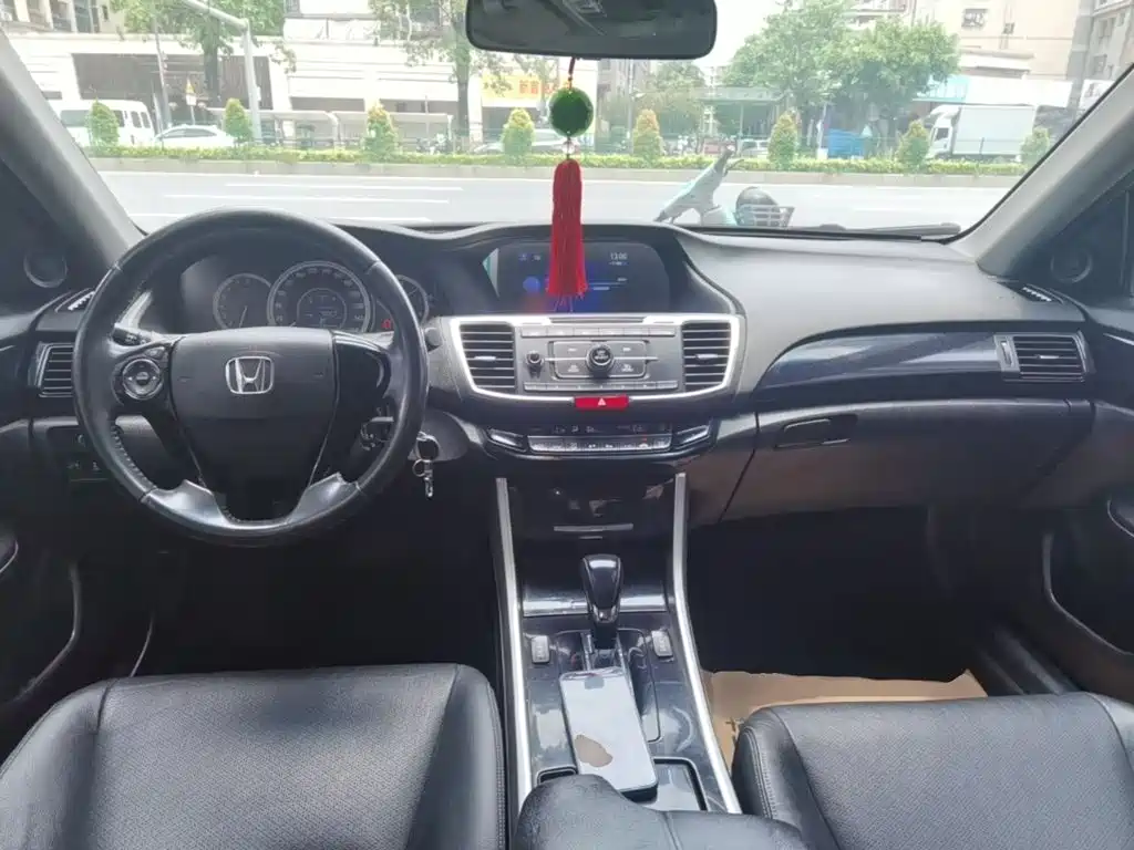 Honda Accord 2017 — фото 10