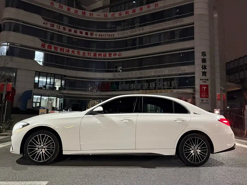 Mercedes-Benz C-Class 2023 — фото 3
