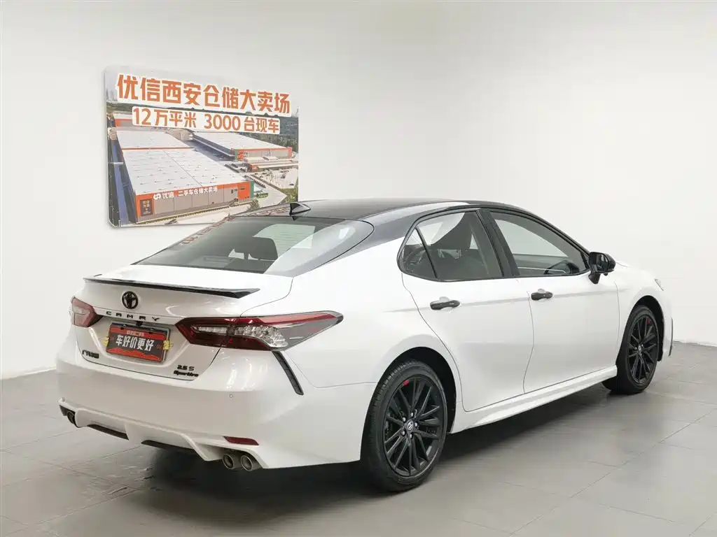Toyota Camry 2022 — фото 2