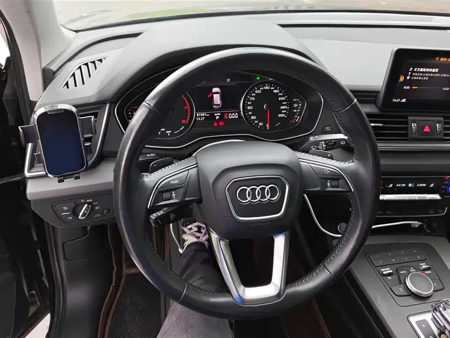 Audi Q5L 2018 — фото 15