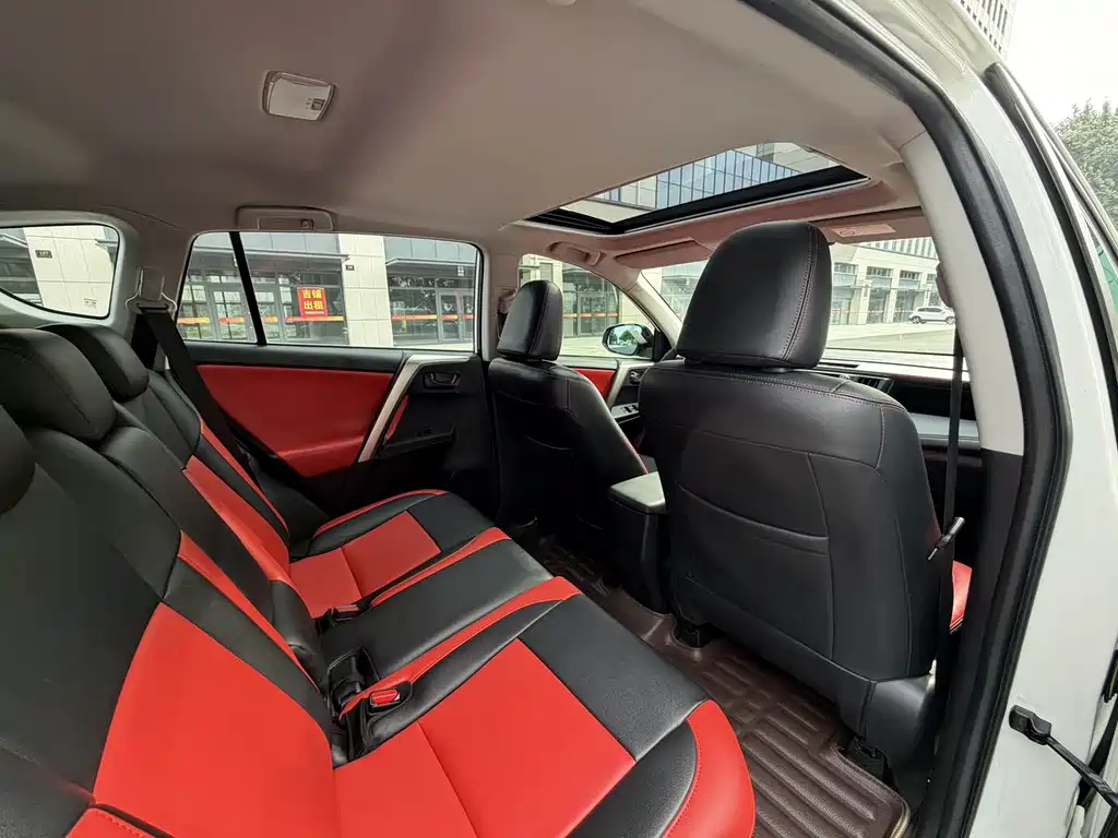 Toyota RAV4 2016 — фото 11