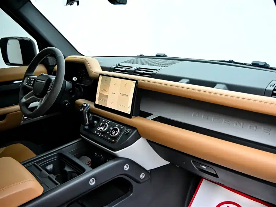 Land Rover Defender 2024 — фото 16