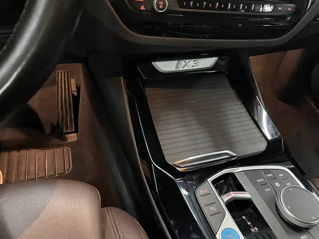 BMW iX3 2023 — фото 16