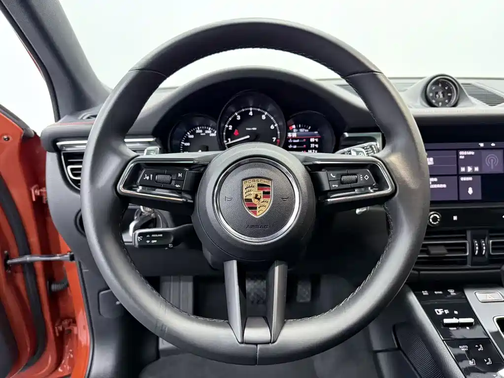 Porsche Macan 2022 — фото 18