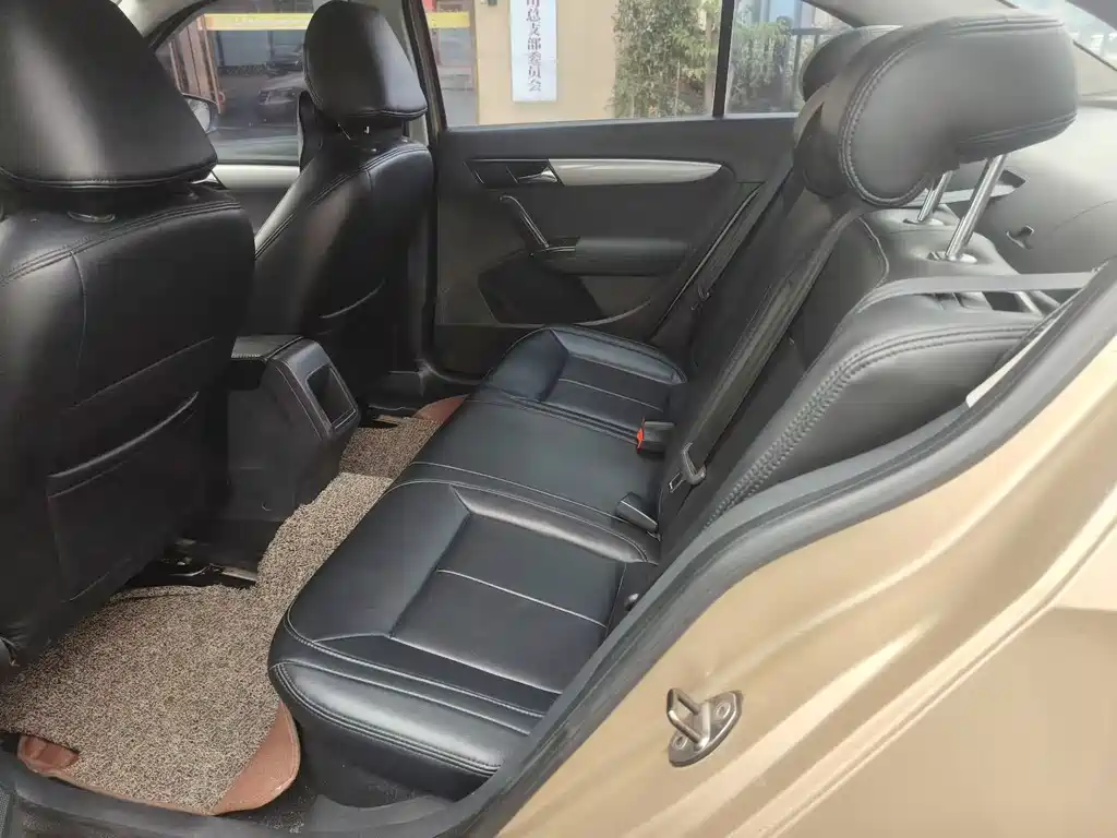 Volkswagen Lavida 2013