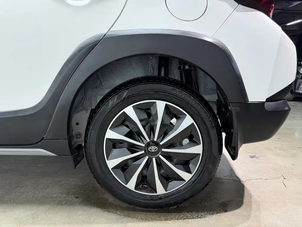 Toyota Yaris L 2022 — фото 22