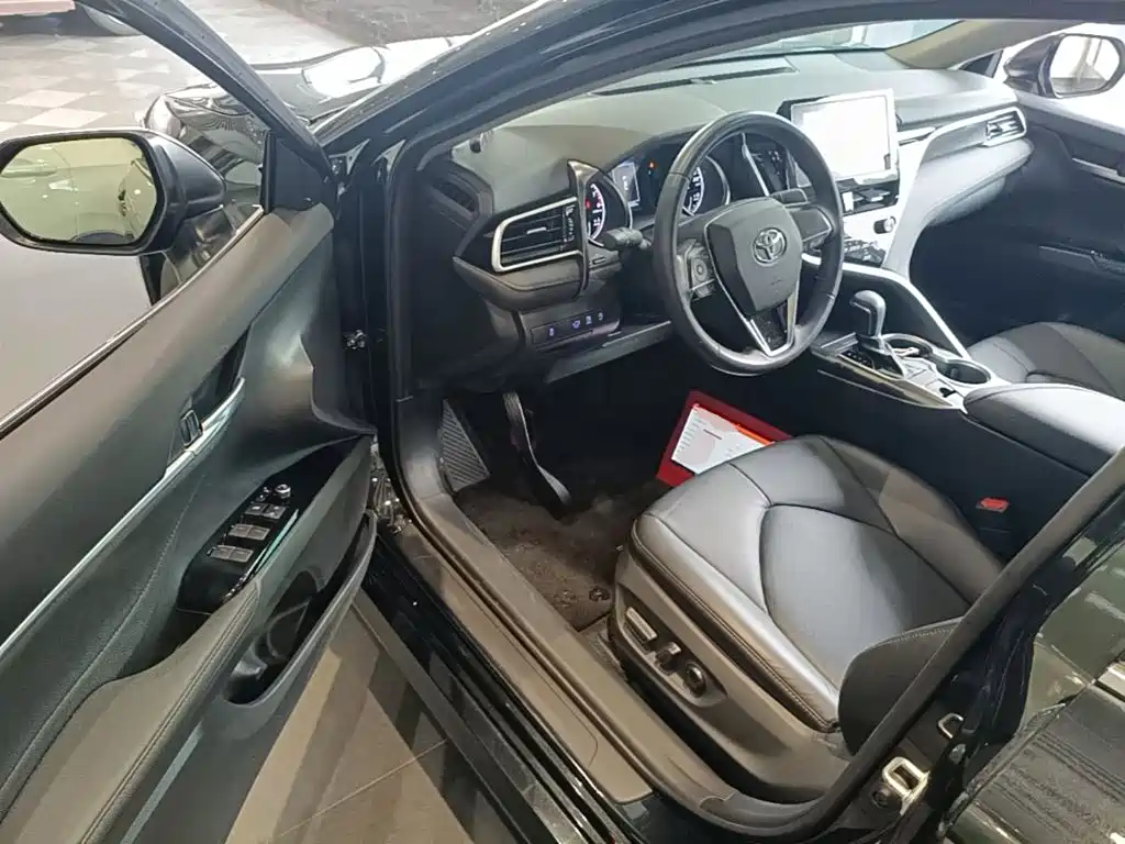Toyota Camry 2022 — фото 16