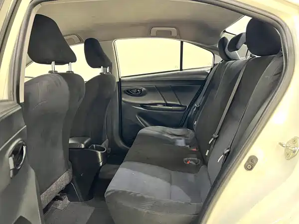 Toyota Yaris L 2021
