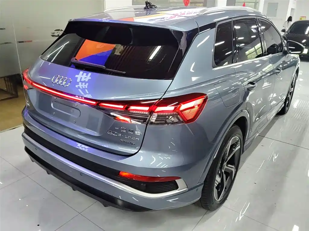 Audi Q4 e-tron 2023 — фото 7