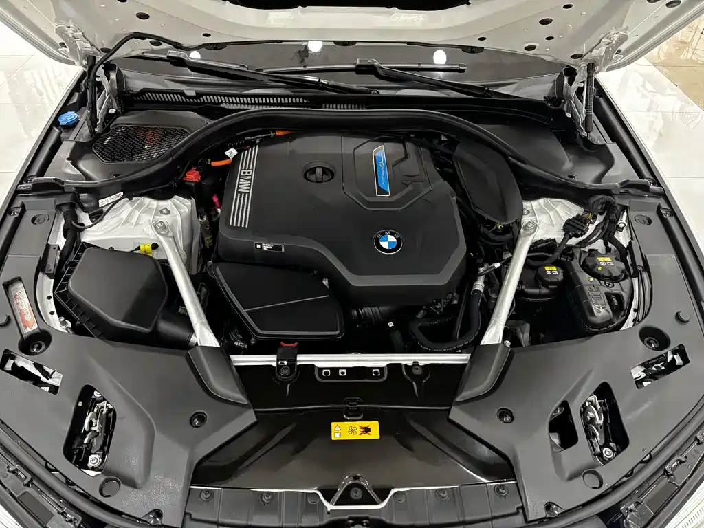 BMW 5 Series New Energy 2022 — фото 29
