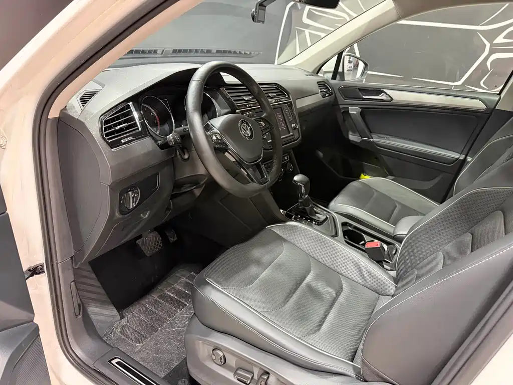 Volkswagen Tiguan L 2018 — фото 10