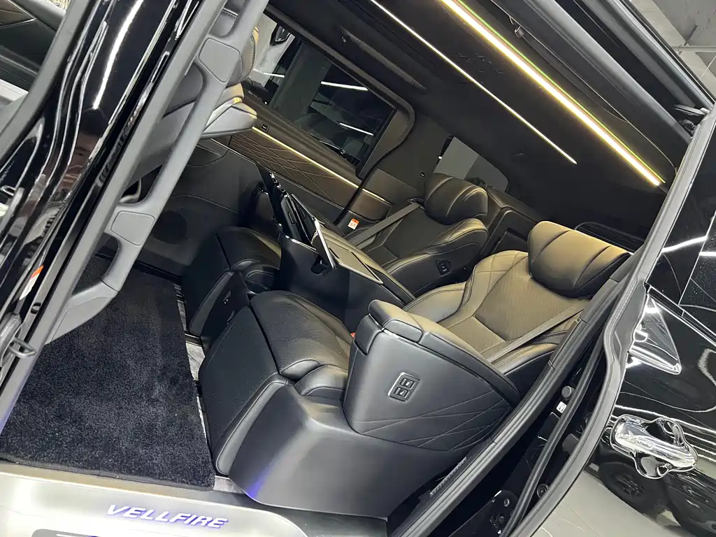 Toyota Vellfire 2023 — фото 11