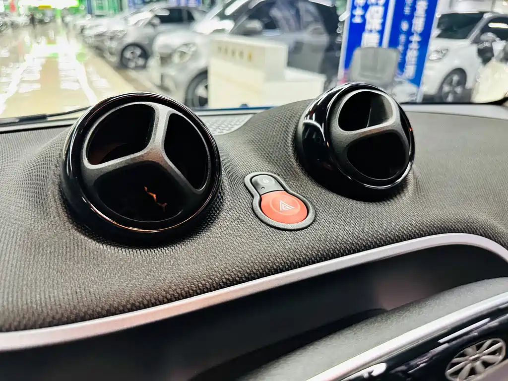 smart Fortwo 2018 — фото 37