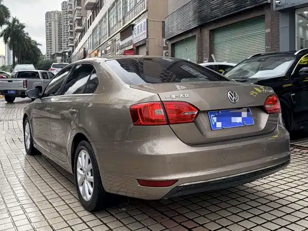 Volkswagen Sagitar 2013
