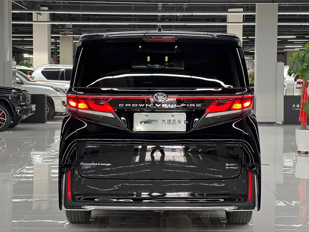 Toyota Vellfire 2023 — фото 5