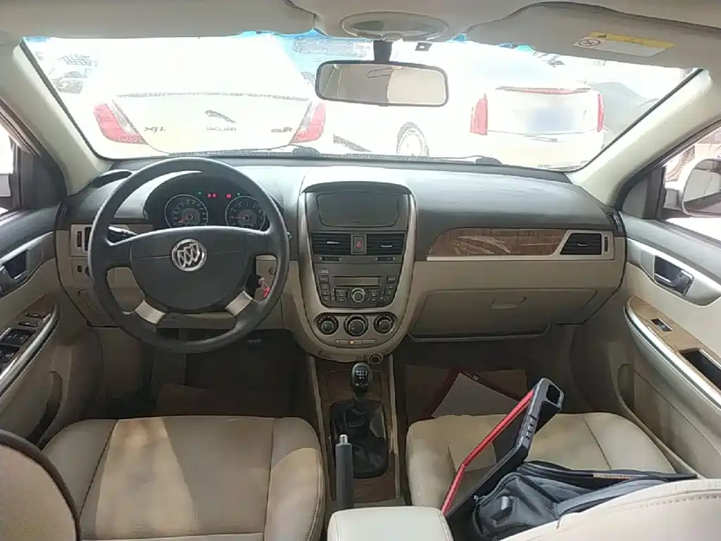 Buick Excelle 2015 — фото 10