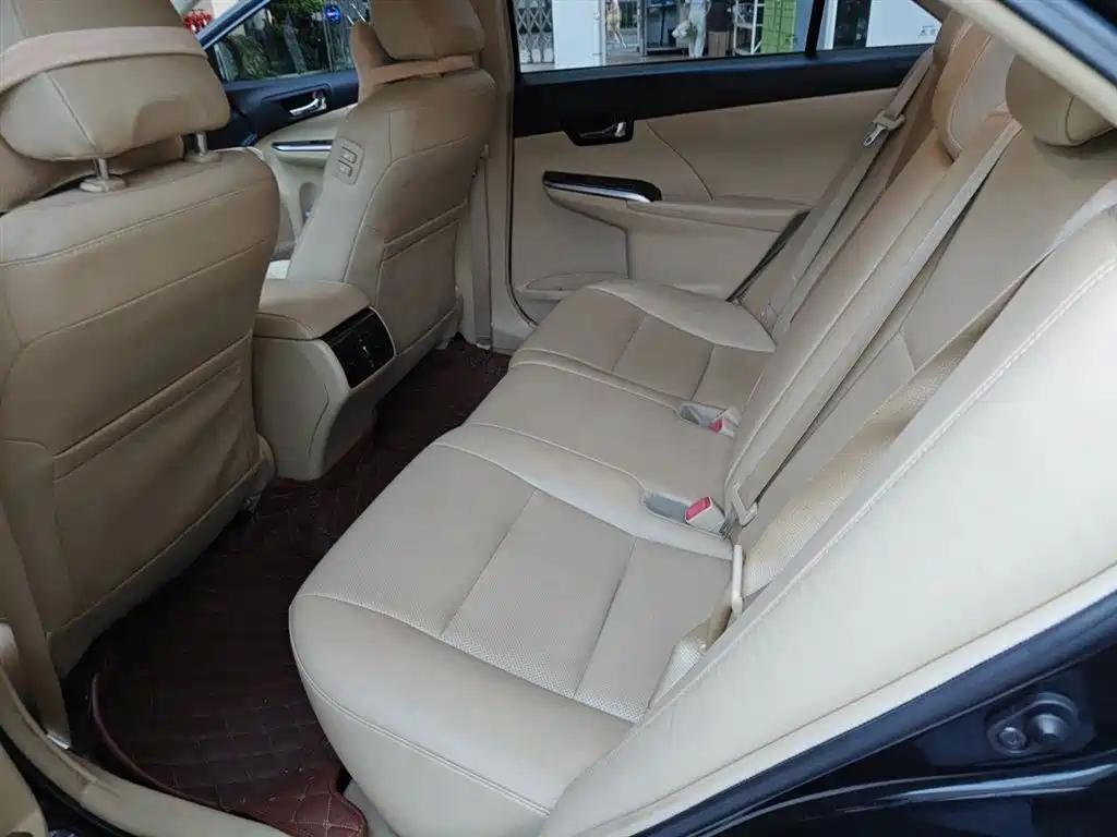 Toyota Camry 2017 — фото 15