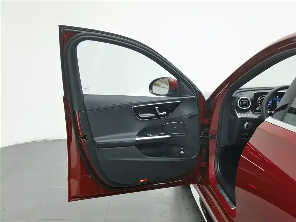Mercedes-Benz C-Class 2023 — фото 8