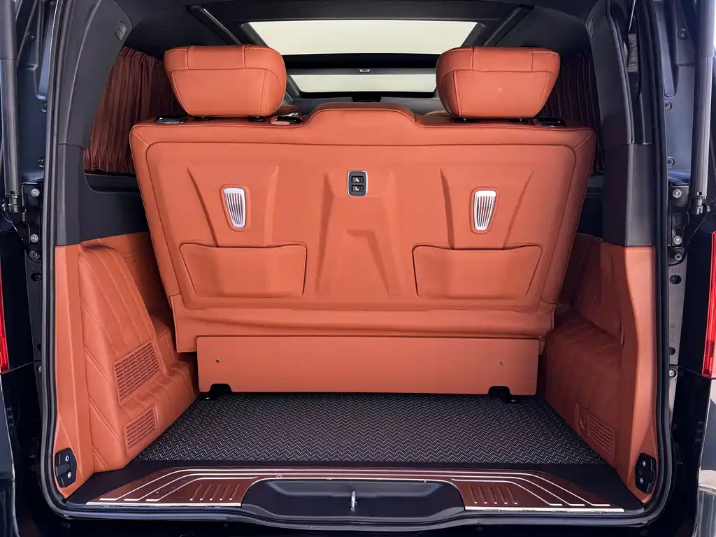 Mercedes-Benz V-Class 2022 — фото 13