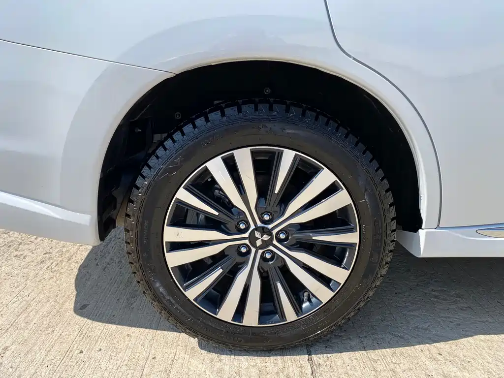 Mitsubishi Outlander 2022 — фото 22