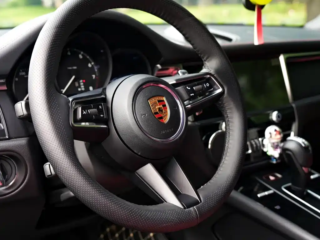 Porsche Macan 2023 — фото 11