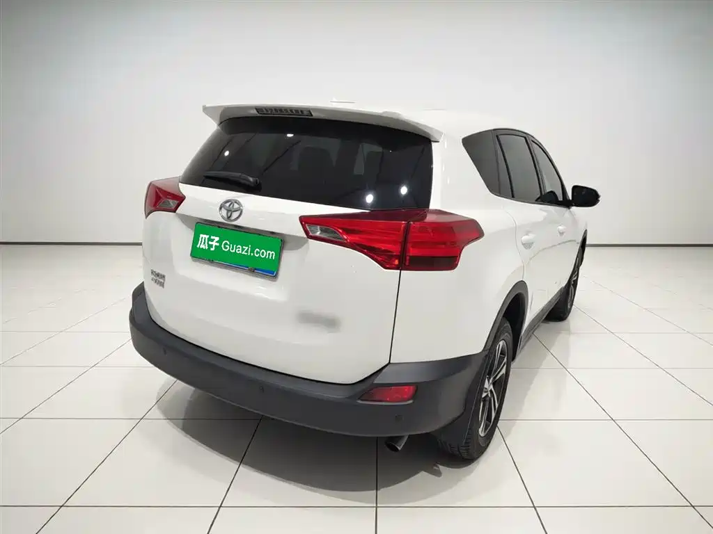 Toyota RAV4 2015 — фото 7