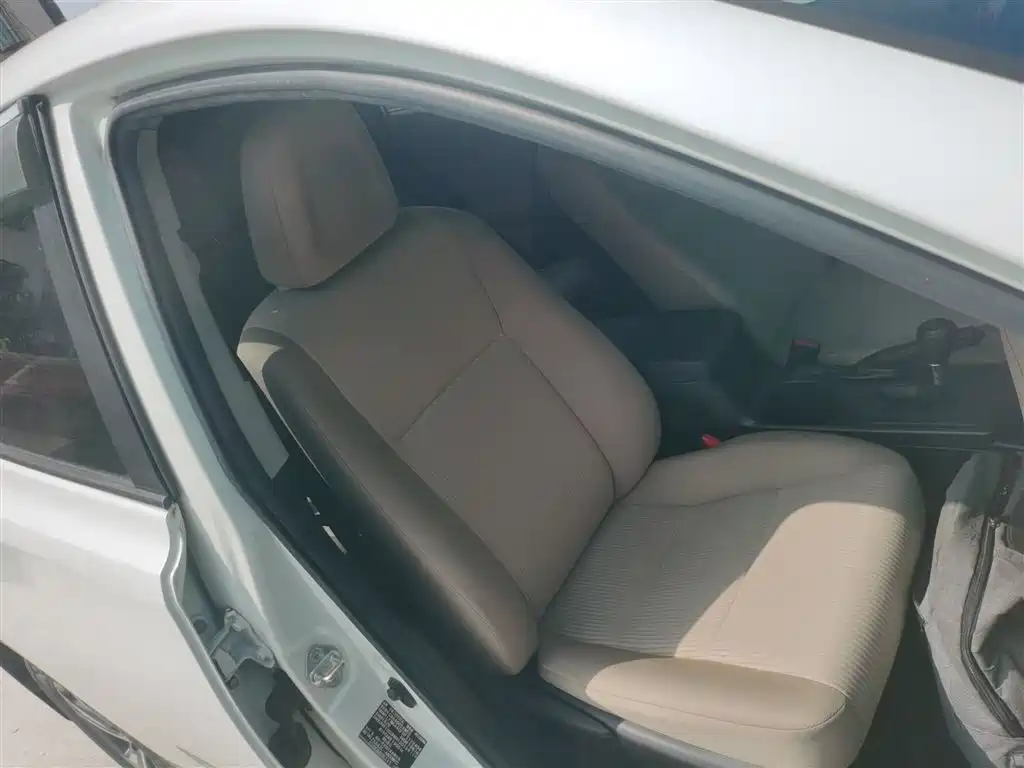Toyota RAV4 2015 — фото 25