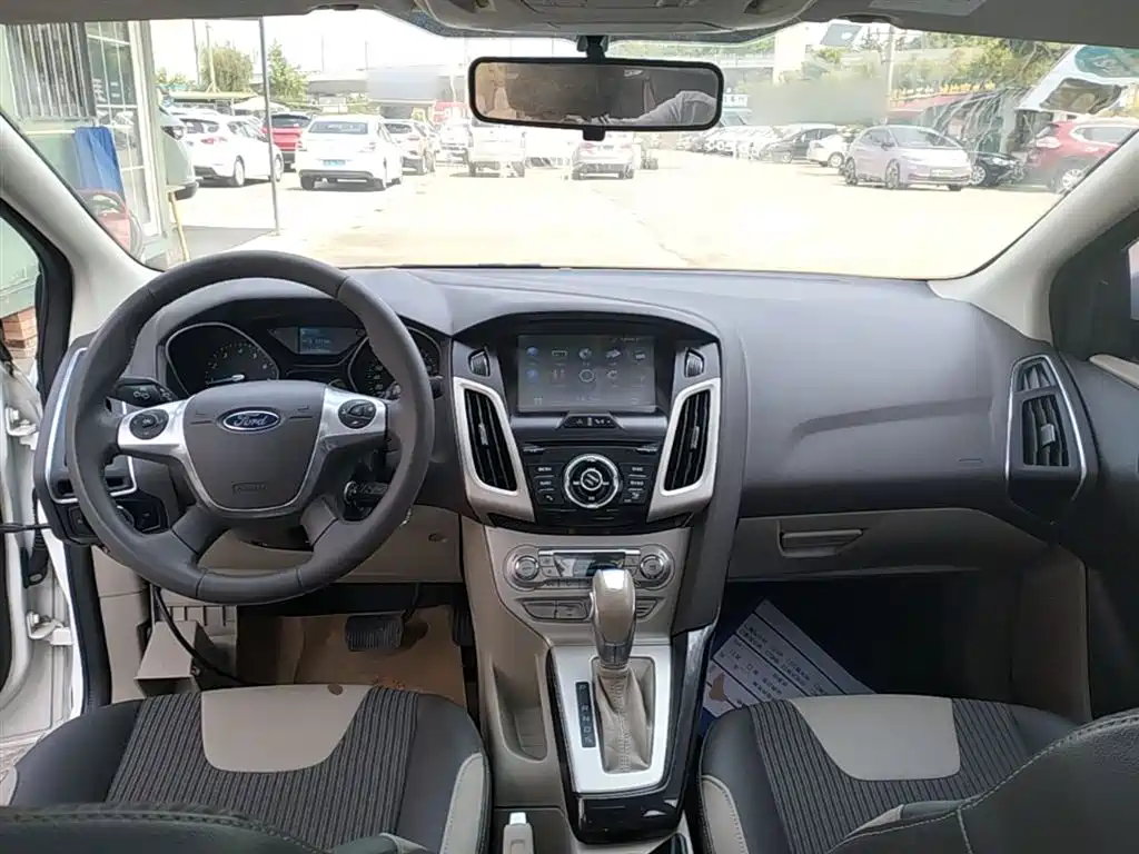 Ford Focus 2015 — фото 10