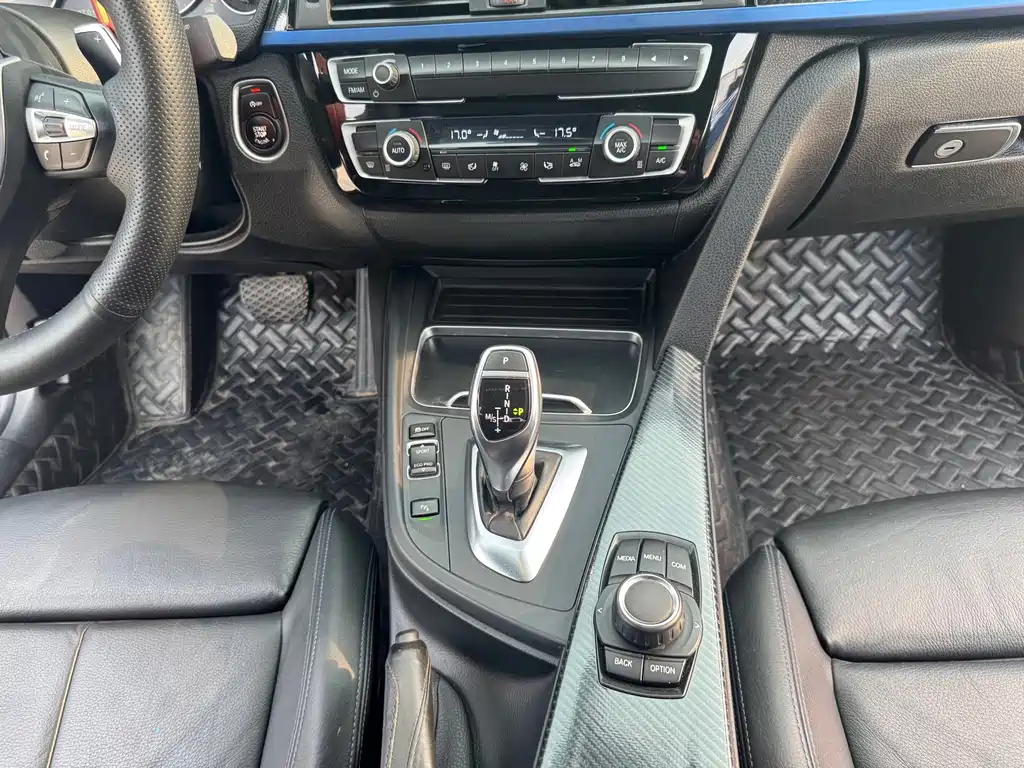 BMW 3 Series 2018 — фото 11