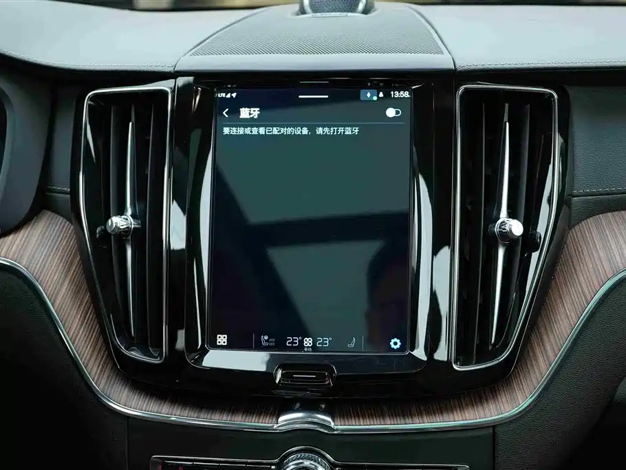 Volvo XC60 2022 — фото 19