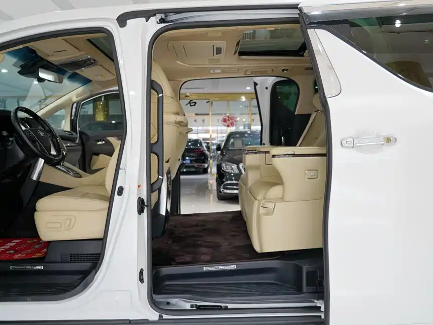 Toyota Vellfire 2023 — фото 6