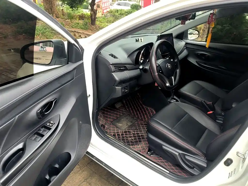 Toyota Yaris L 2022 — фото 16