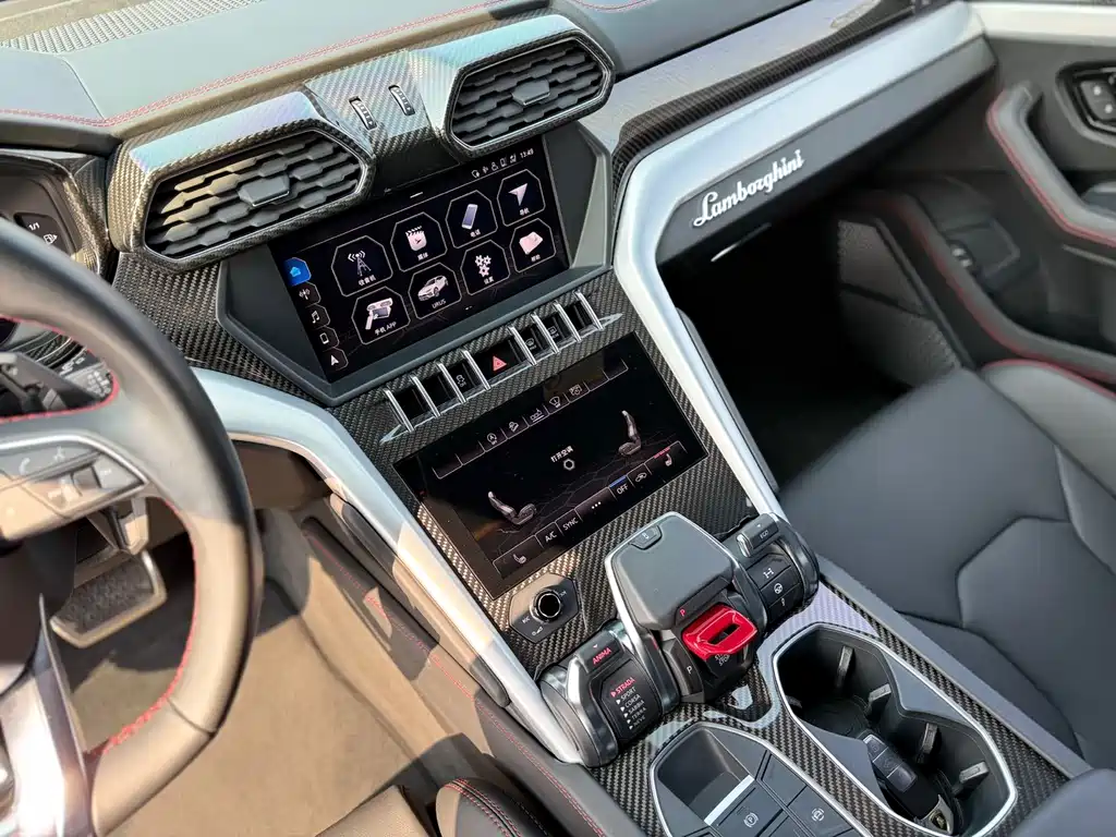 Lamborghini Urus 2019 — фото 10