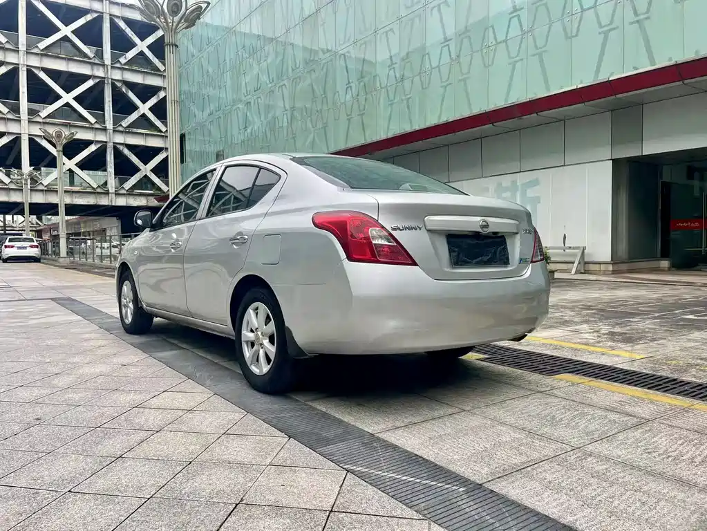 Nissan Sunny 2014 — фото 7