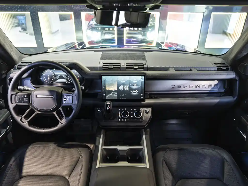 Land Rover Defender 2025 — фото 24