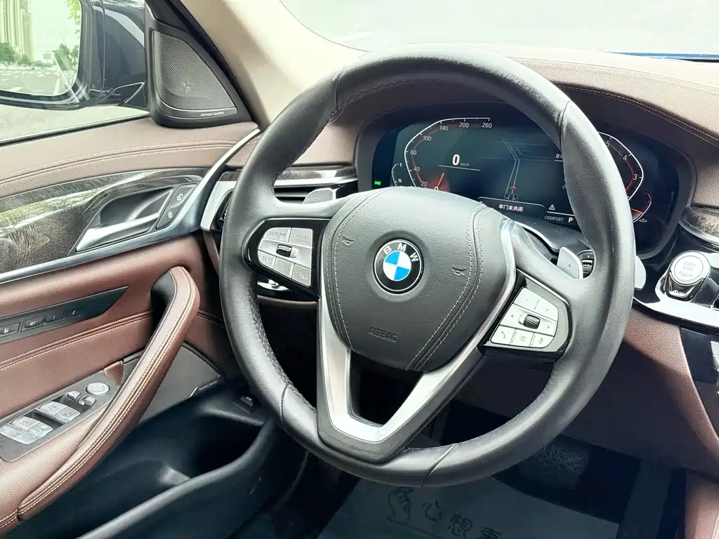 BMW 5 Series 2021 — фото 9